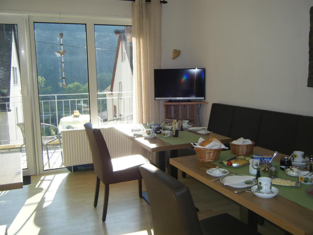 Ferienweingut Hensler Hotell Briedel Exteriör bild