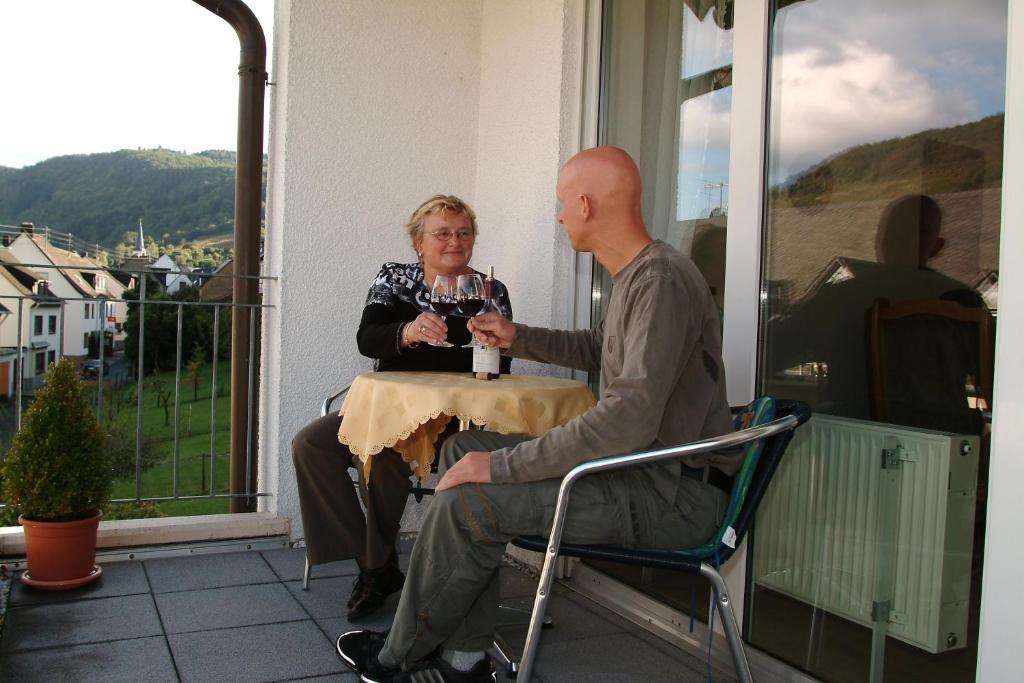 Ferienweingut Hensler Hotell Briedel Exteriör bild